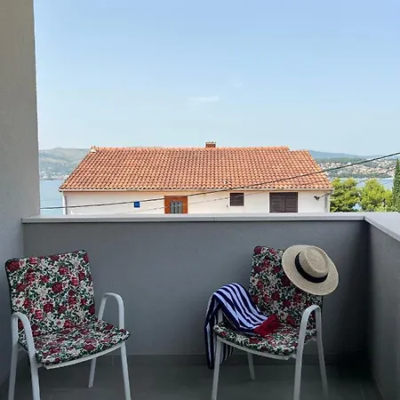 Beachfront House Olbia With Private Parking Apartamento Trogir