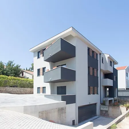 Apartment Beachfront House Olbia With Private Parking Trogir