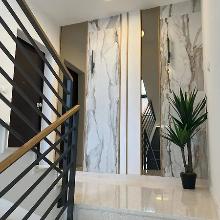 Beachfront House Olbia With Private Parking Appartement Trogir